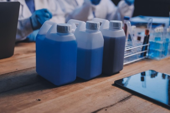 Sistemas industriais comprometidos por microrganismos? Saiba como o biocida não oxidante resolve isso